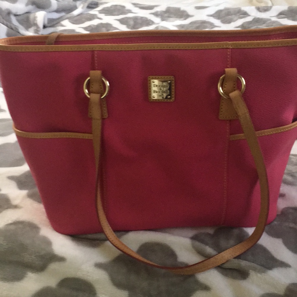 Pink Dooney & Bourke tote. EXCELLENT condition.
